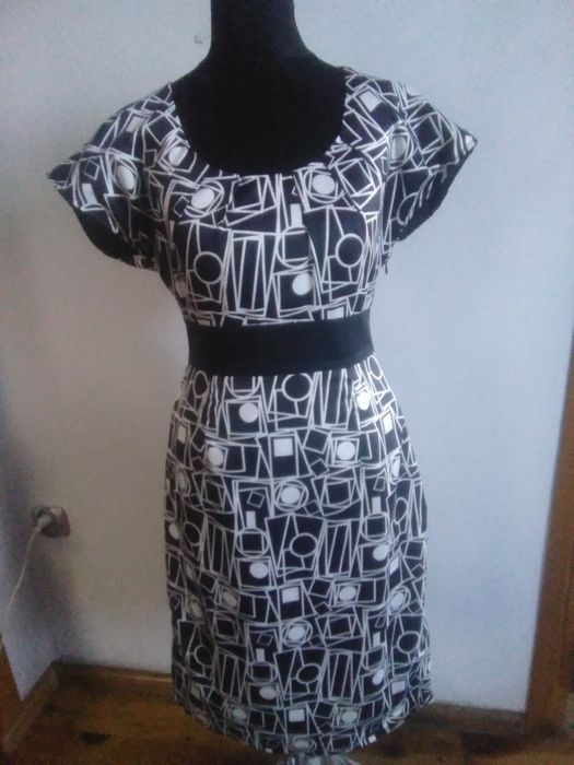 Sukienka czarno-biała Papaya