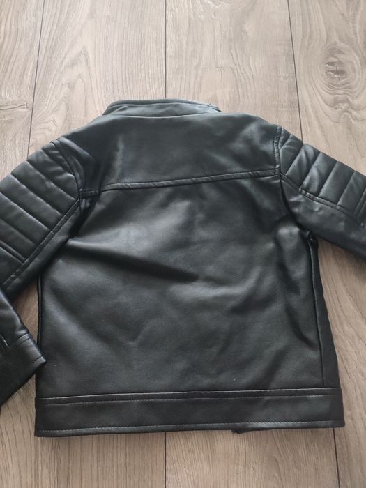 Kurtka 104 czarna "skórzana"