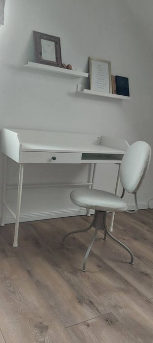 Biurko i krzesło obrotowe