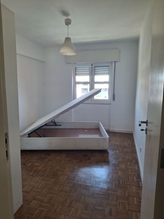 Cama (soumier) de casal com colchão