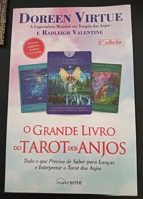 Vendo livros de Tarot dois com cartas novos .