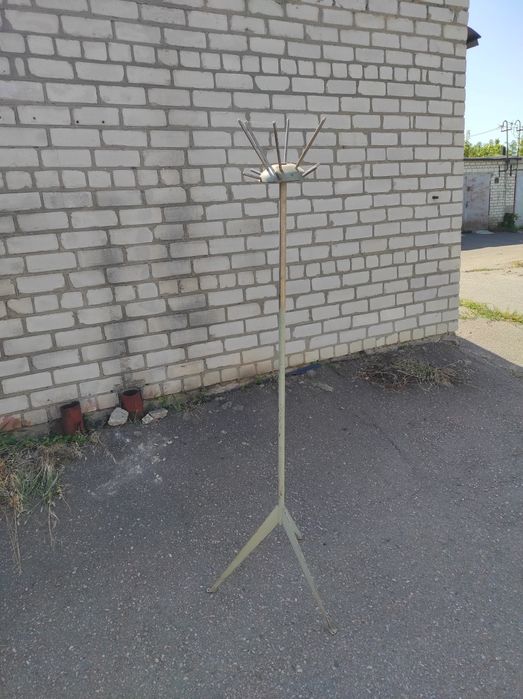 Вішалка на ніжці