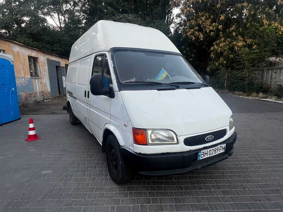 Автомобіль марки Ford Transit