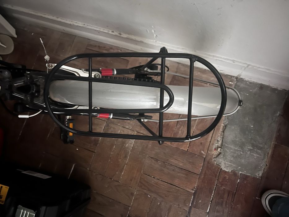Bicicleta dubravel preta e vermelha