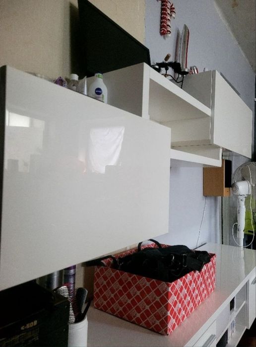 Тумба  белая навесная настенная