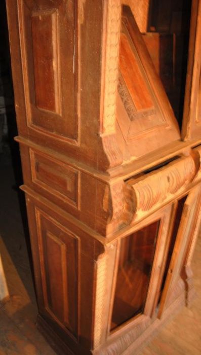Очень старая горка буфет красивая резьба под реставрацию. Мебель антик