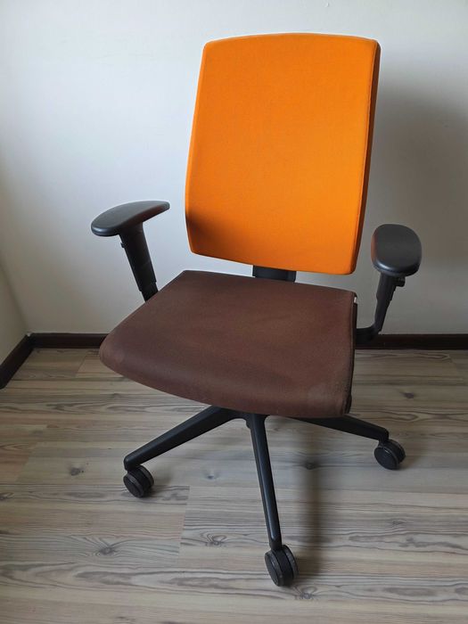 Ergonomiczny fotel Profim Raya