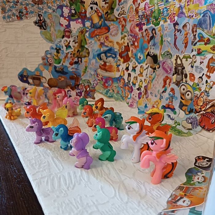 Игрушки Kinder Surprise Единорожки и др.