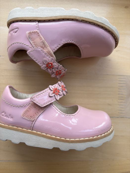 Туфлі на дівчинку, лаковані туфлі Clarks, 20-21 розмір