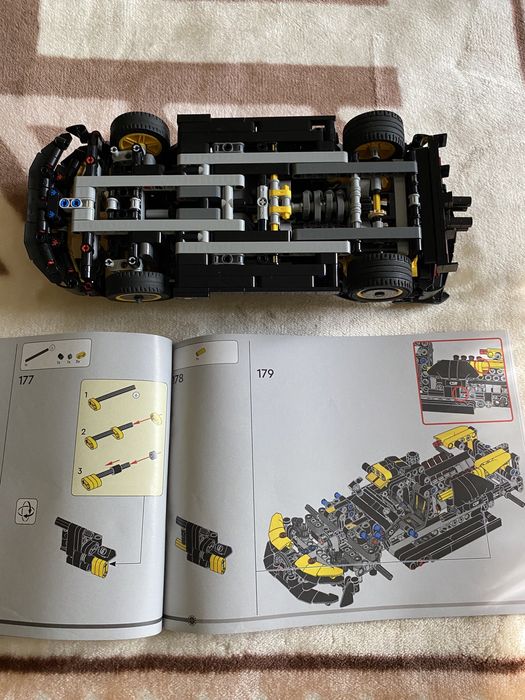 LEGO Bugatti Bolide 9+