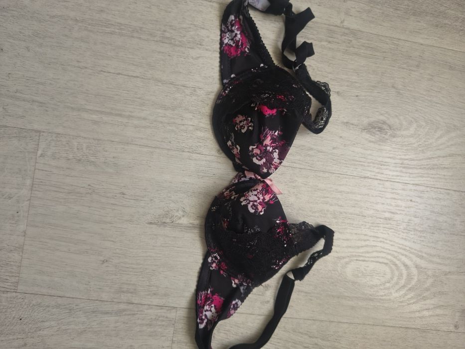 Biustonosz w kwiatki 75B