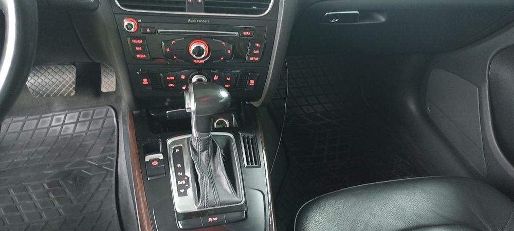 Ауди А4 б 8 квадро  2013год