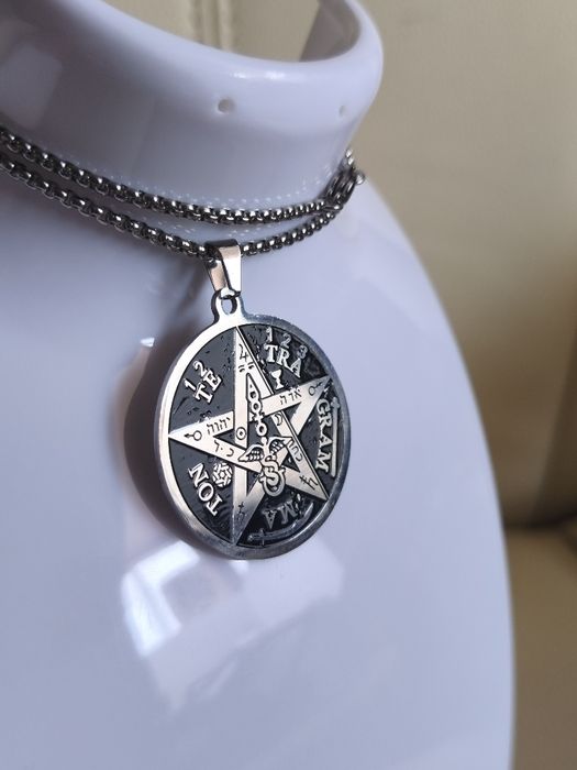 Colar em aço inoxidável Pentagrama Prateado ou Dourado