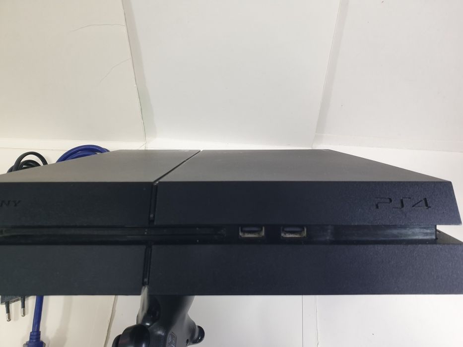 Sony PlayStation 4 (model CUH-1216A)