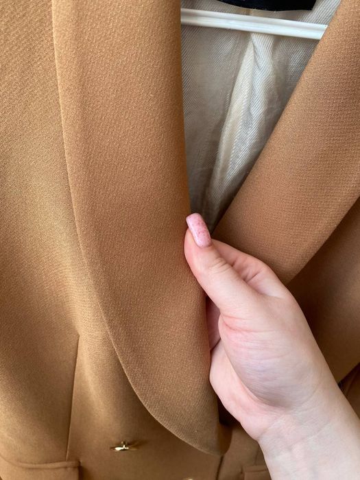 Бежева сукня-піджак Zara