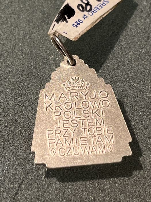 Srebry łańcuszek z medalikiem Matki Boskiej