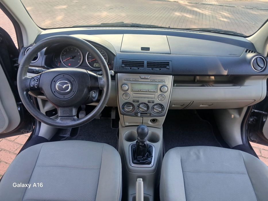 MAZDA 2  1.3 com apenas 120.000km