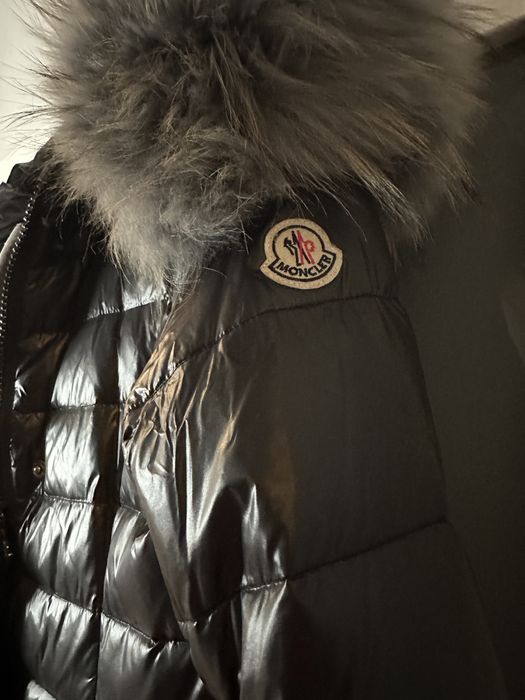 Piekny puchowy plaszcz (kurtka) Moncler