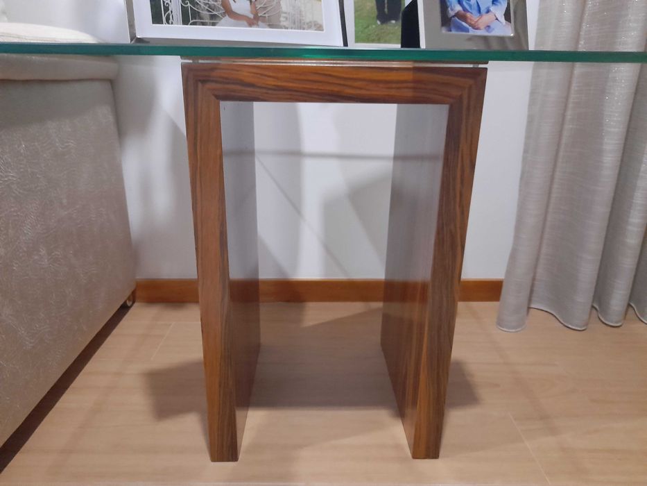 Vendo mesa de apoio em pau ferro