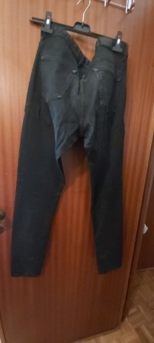 5€- Calças e 7€ Blusão de homem