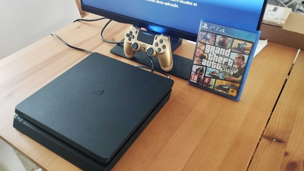 PS4 Slim 1TB + 1 Comando Original Dourado + Jogo GTA 5 + Cabo alimentação