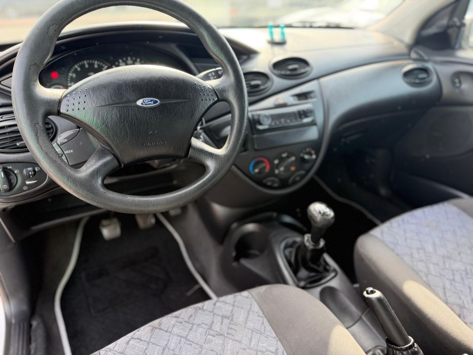 Focus  SW 1.4i muito Boa