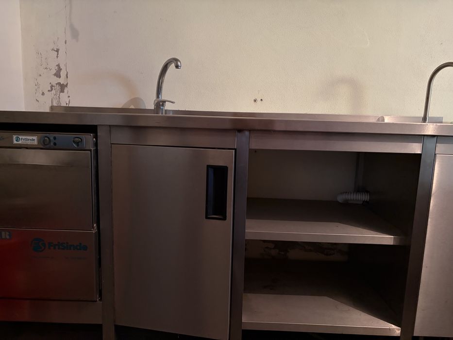 Balcão em inox com pio