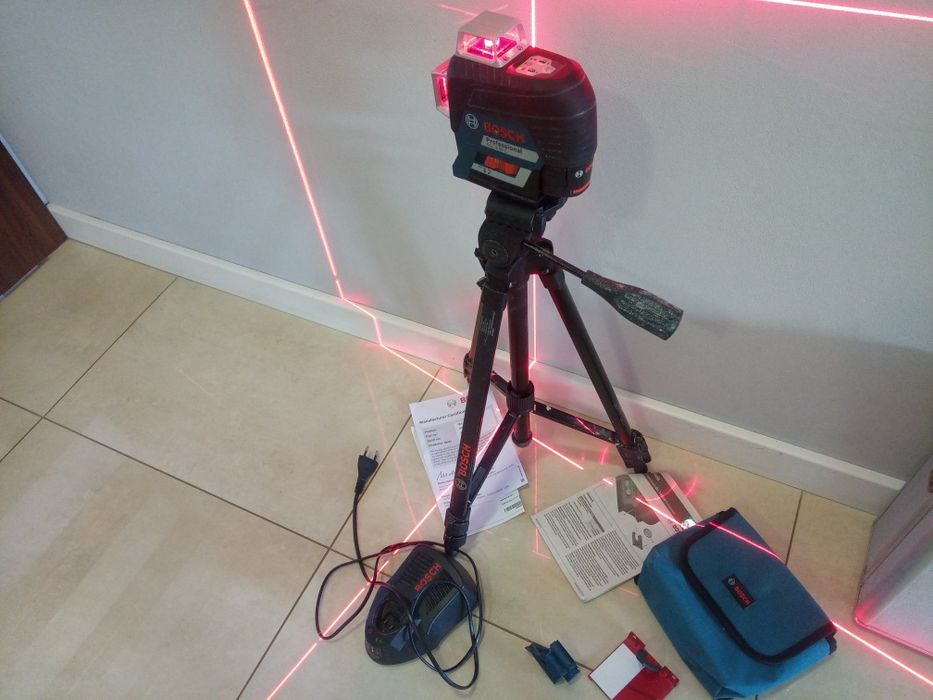 Laser Bosch GLL 3-80 C , krzyżowy ,  3x360 st. Statyw