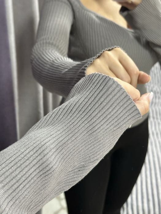 Кофта з вирізом H&M розмір М