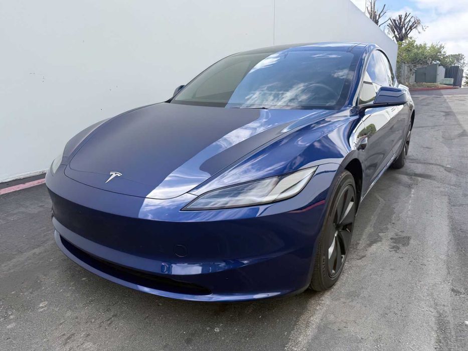 Tesla Model 3      2025