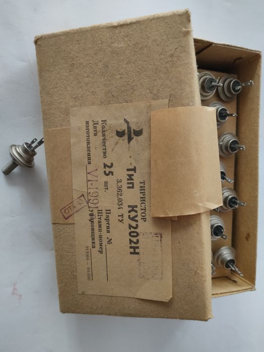 Радіодеталі, транзистор, тиристор, резистор, реле.