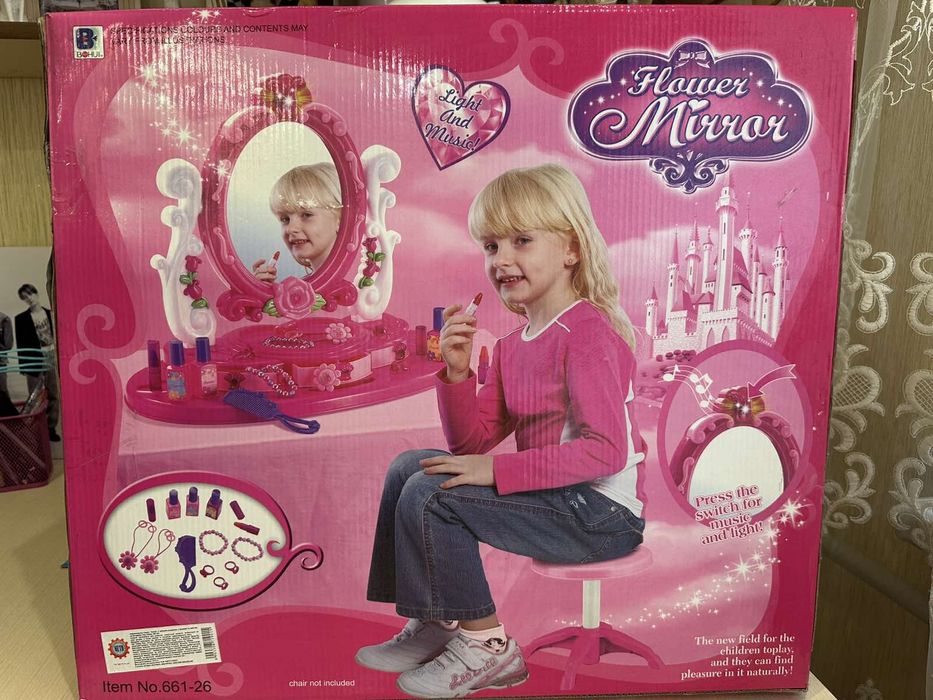 Косметическое зеркало для принцессы со стульчиком.новый!