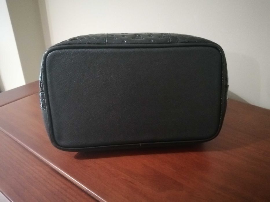 Mala preta, usada, em ótimo estado, Cavalinho