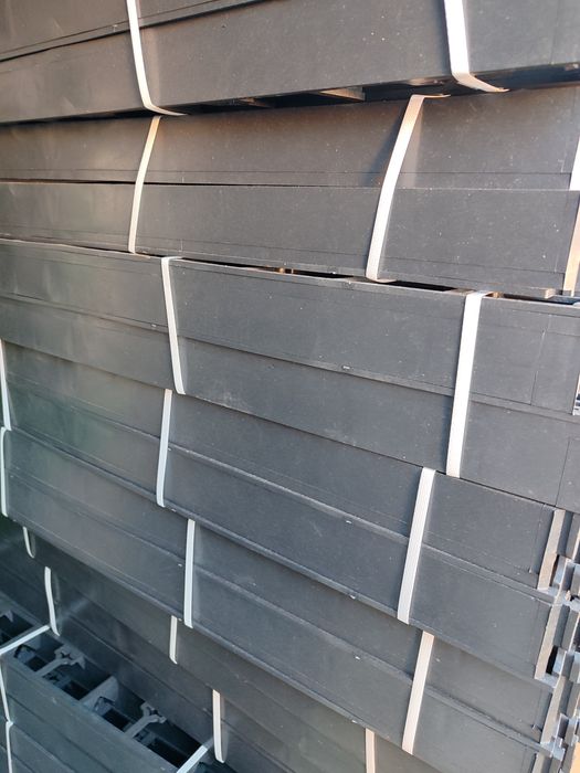 Пластиковий садовий бордюр.Бордюрна стрічка з кілочками. Екобордюр