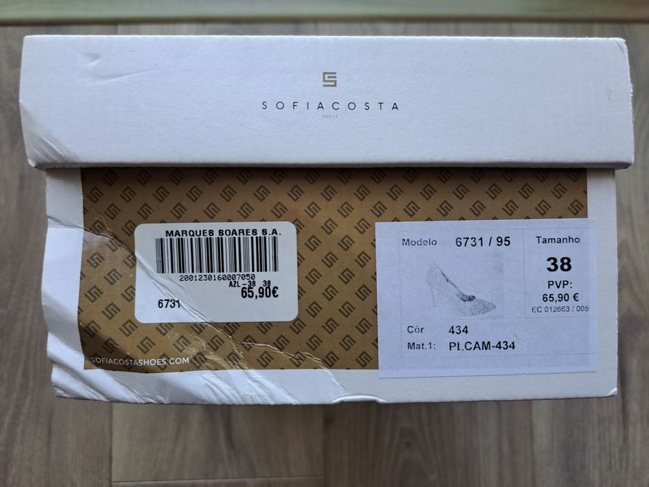 Sapatos de salto alto