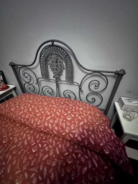 Estrutura de cama em ferro forjado restaurada  .: Intemporal :.