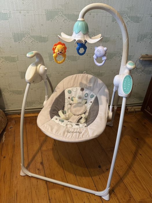 Гойдалка/ заколисуючий центр Lionelo Robin