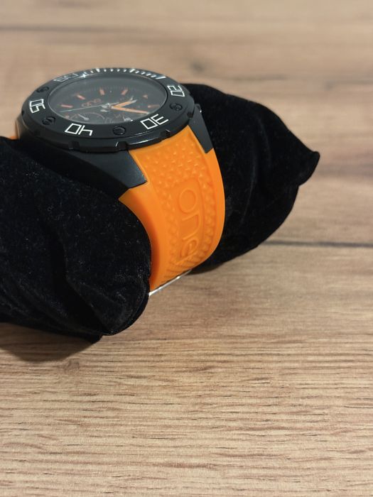 Relógio One Pantone