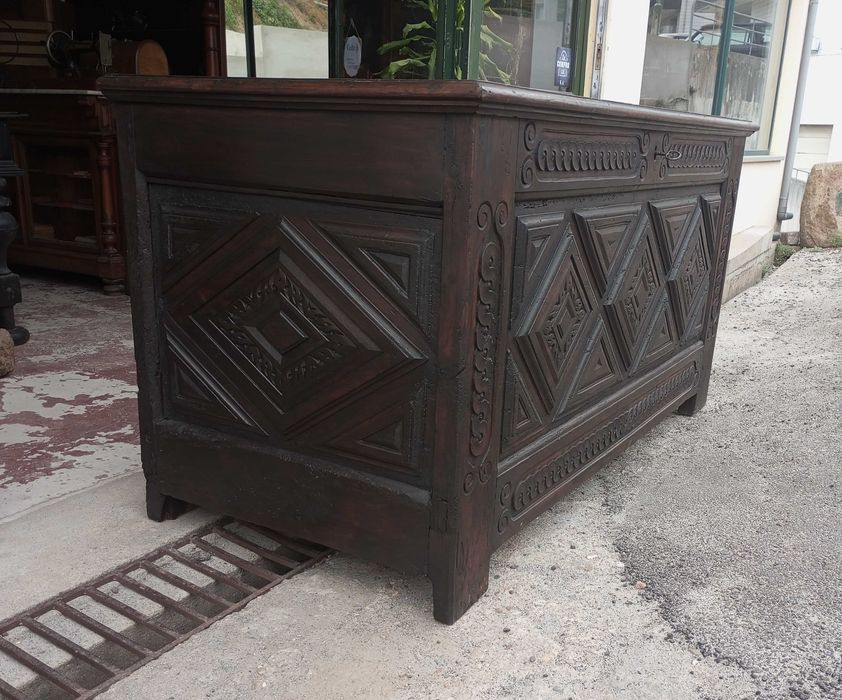 Antiga arca séc. XVII/XVIII