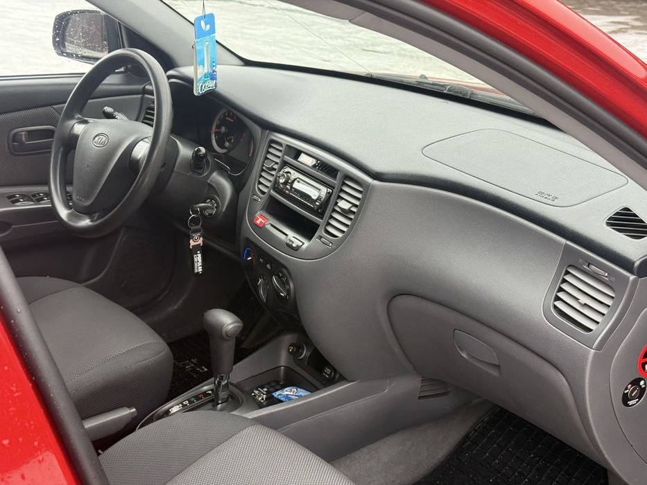Kia rio 1.4 бензин АВТОМАТ
