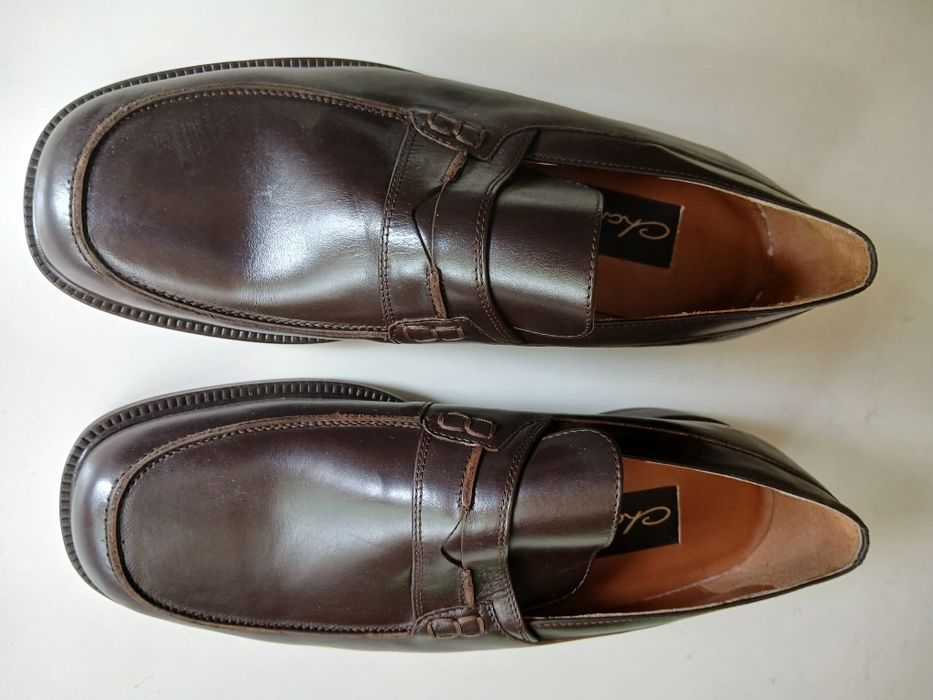 Sapatos de pele Charles novos