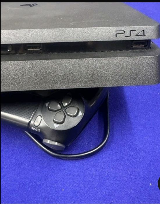 PS4 1TB pouco uso