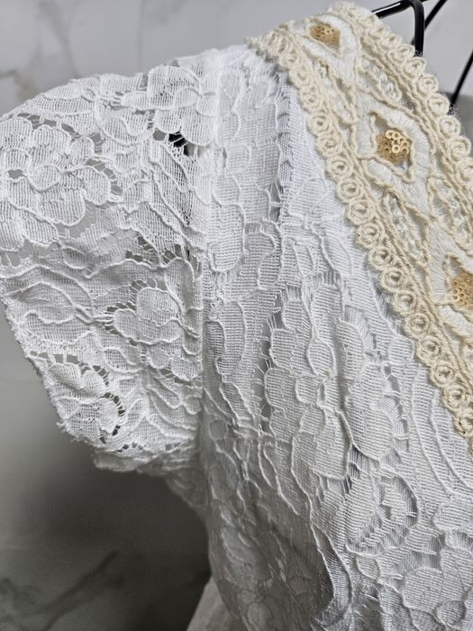 Vestido branco de renda estilo boho