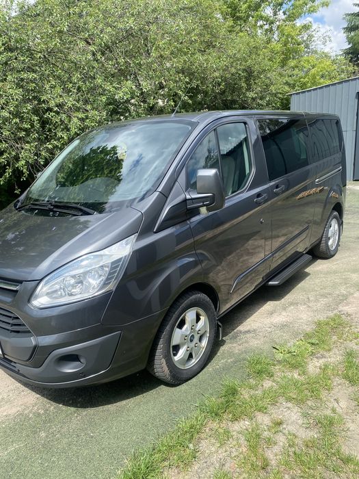 Na sprzedaż oferuję Forda Tourneo Custom z 2015 roku w topowej wersji Titanium