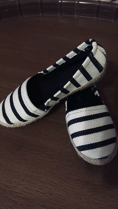 Продам легенькі мокасини