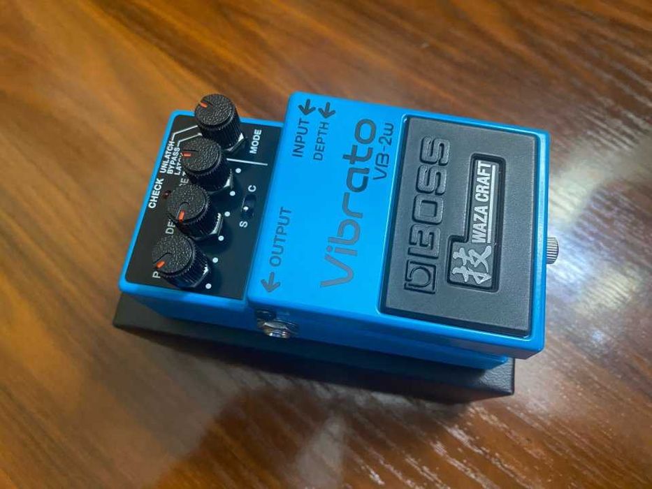 Boss VB-2W Vibrato - Japan Waza Craft (novo)