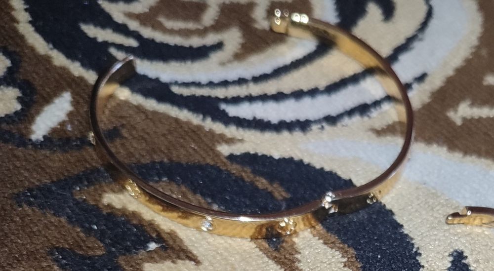 Браслет в стиле Cartier  с камнями