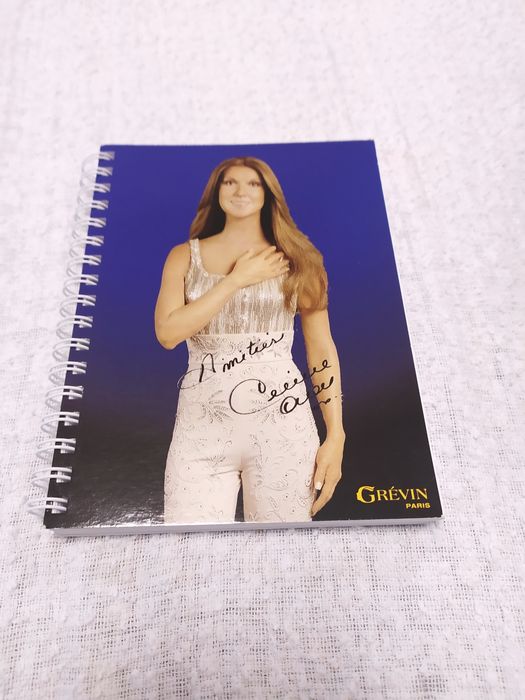 bloco de notas assinado pela Celine Dion