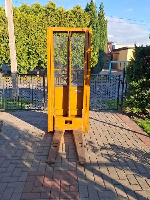 Wózek paletowy, paleciak JUNGHENRICH z wieżą