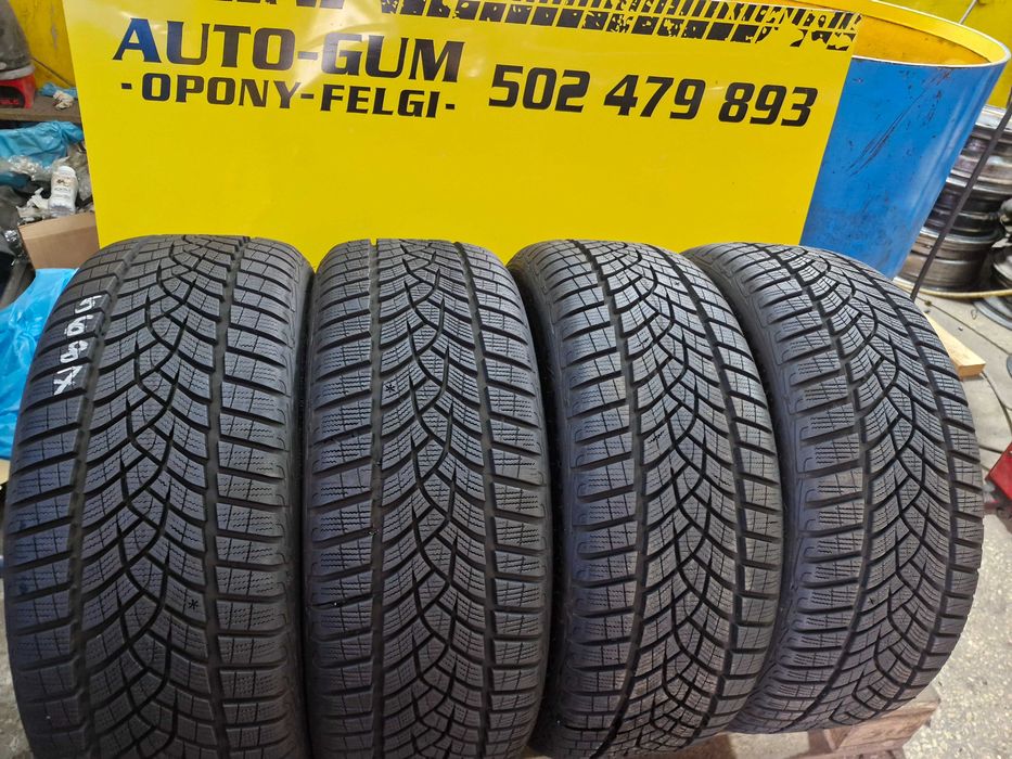 Opony Zimowe 215/45R18 Goodyear UltraGrip Performance 4sztuki Montaż 8,5mm
